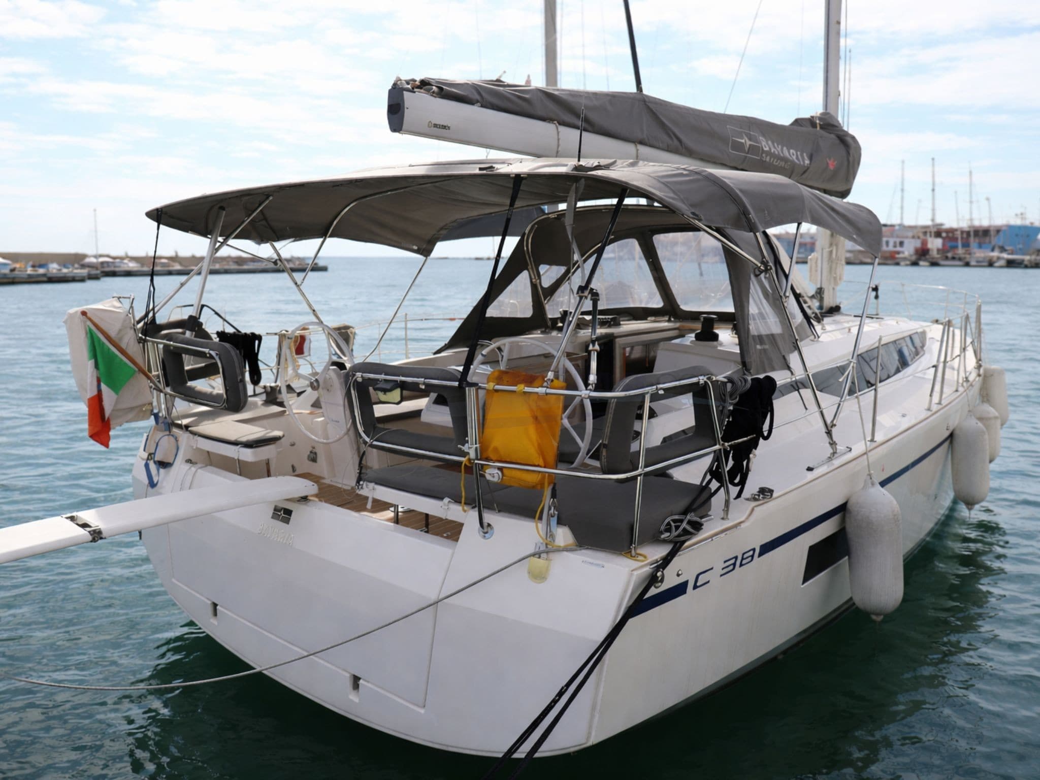 Bavaria C38 - C 38