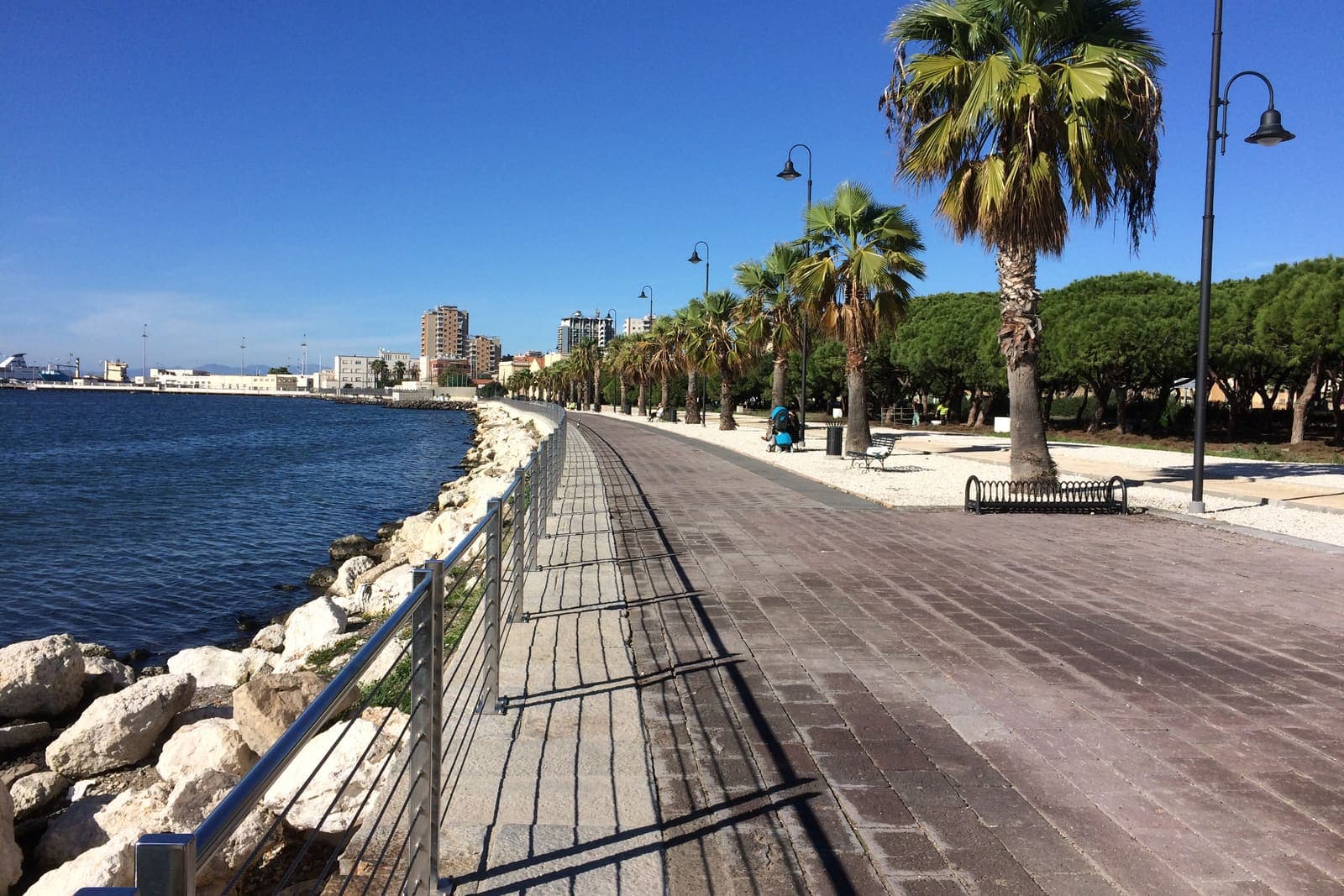 Il lungomare di Su Siccu a Cagliari, vicino alla Marina di Bonaria