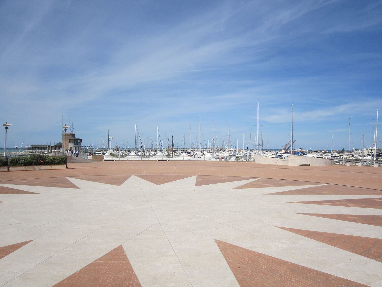 Segel- und Motorboote in Marina di Rimini