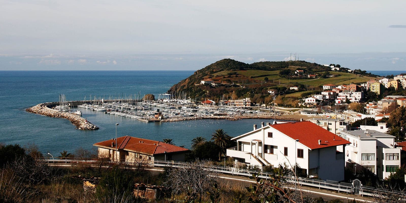 Luftaufnahme der Marina di Salivoli in Piombino